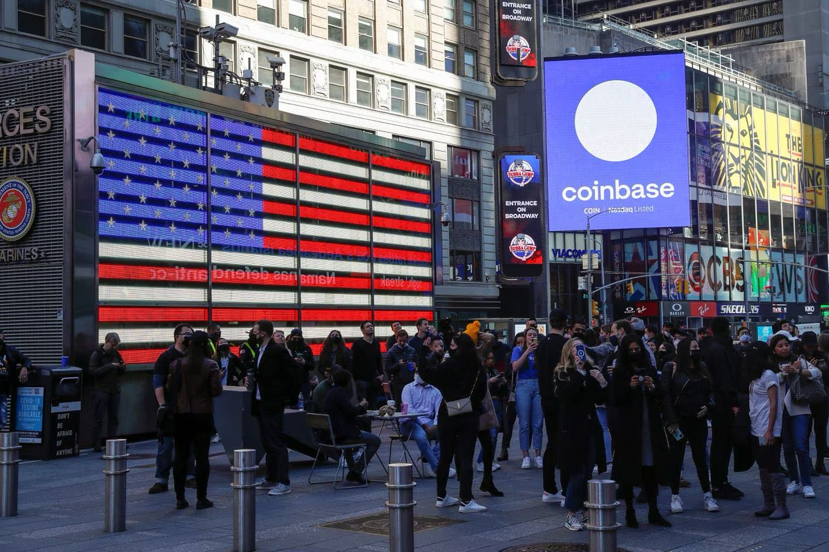 nhân viên coinbase ở time square