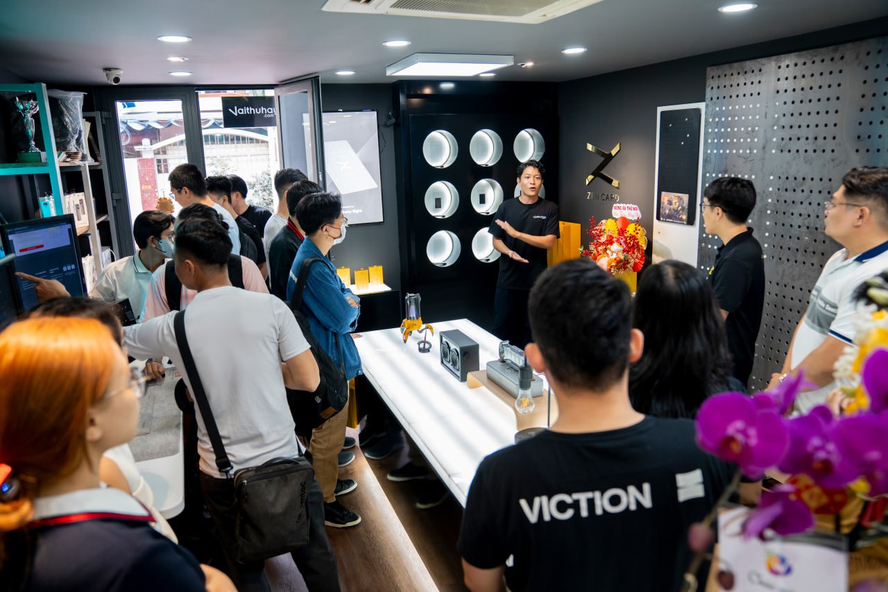 khai trương showroom của vaithuhay